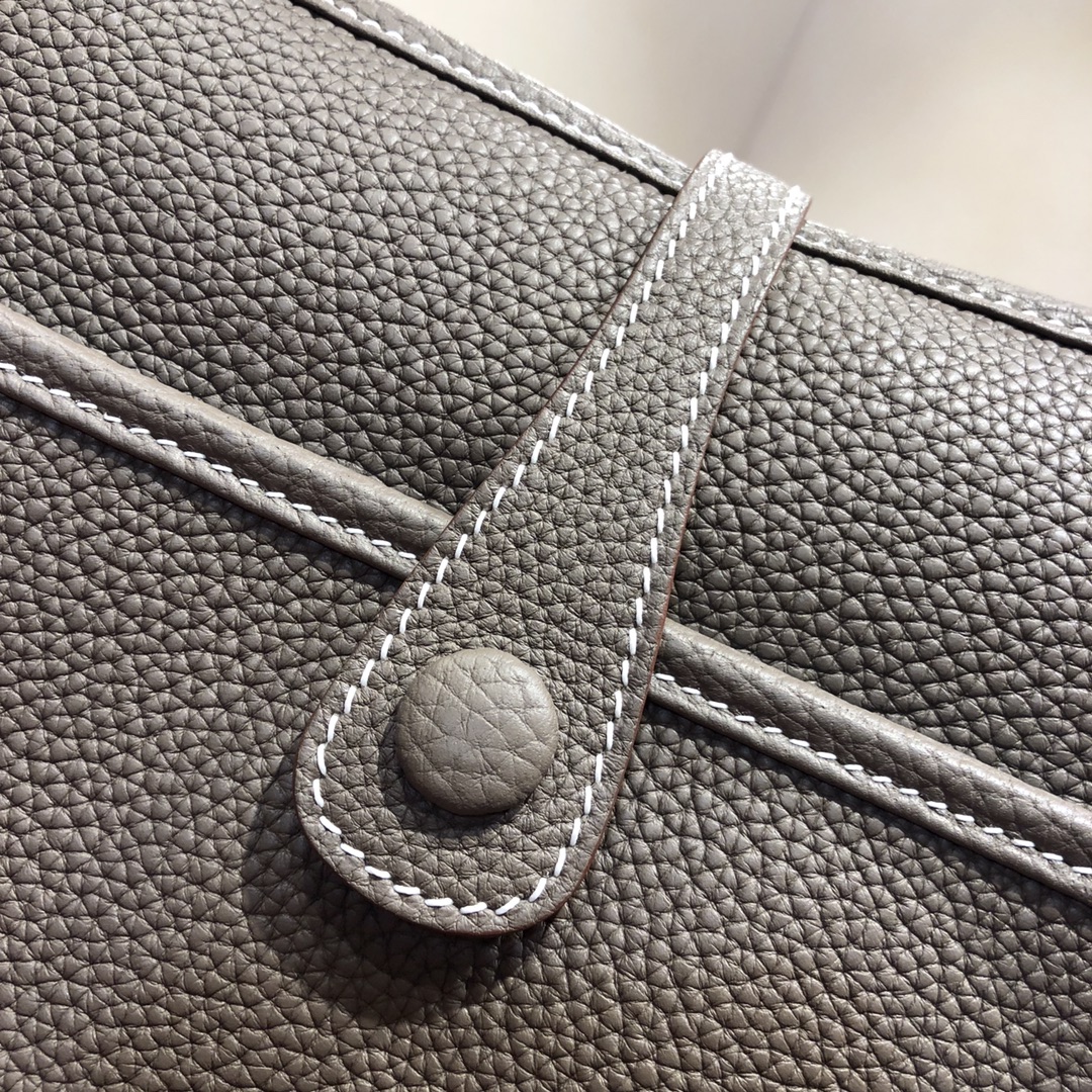 Hermes Evelyne III 29 PM Shoulder Bag In Etoupe Clemence Leather